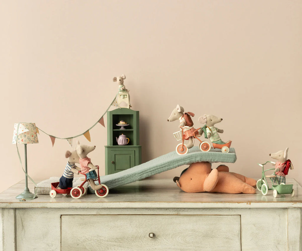 Abri a Tricycle, Mouse- Red