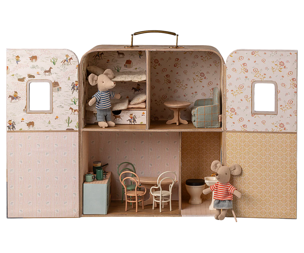 SuitCasa, Little Sister and Brother Mouse