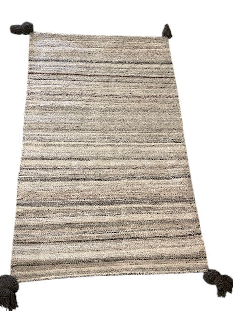 White and Grey Ombre Rug with Fringe 3'x5'