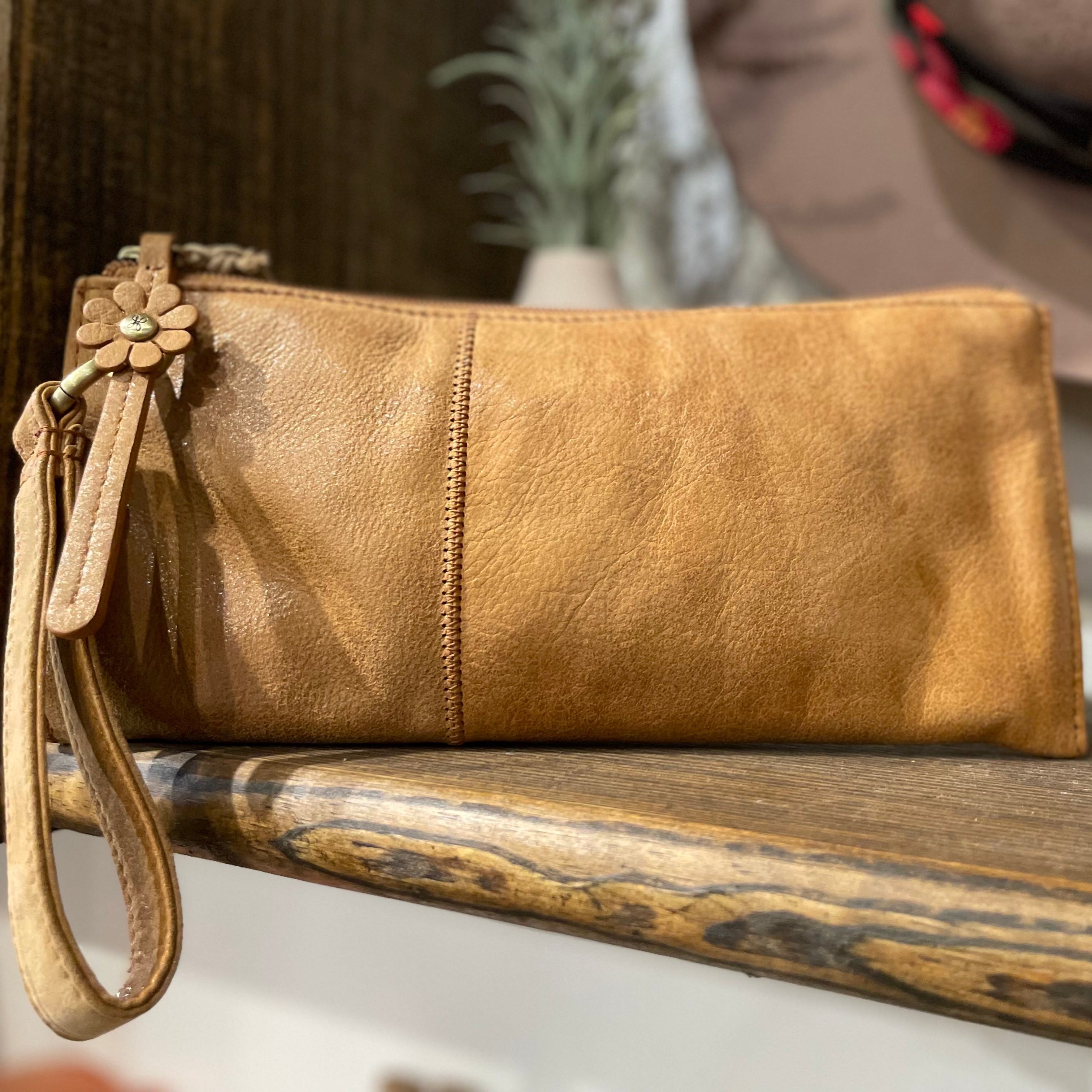 Vida Wristlet